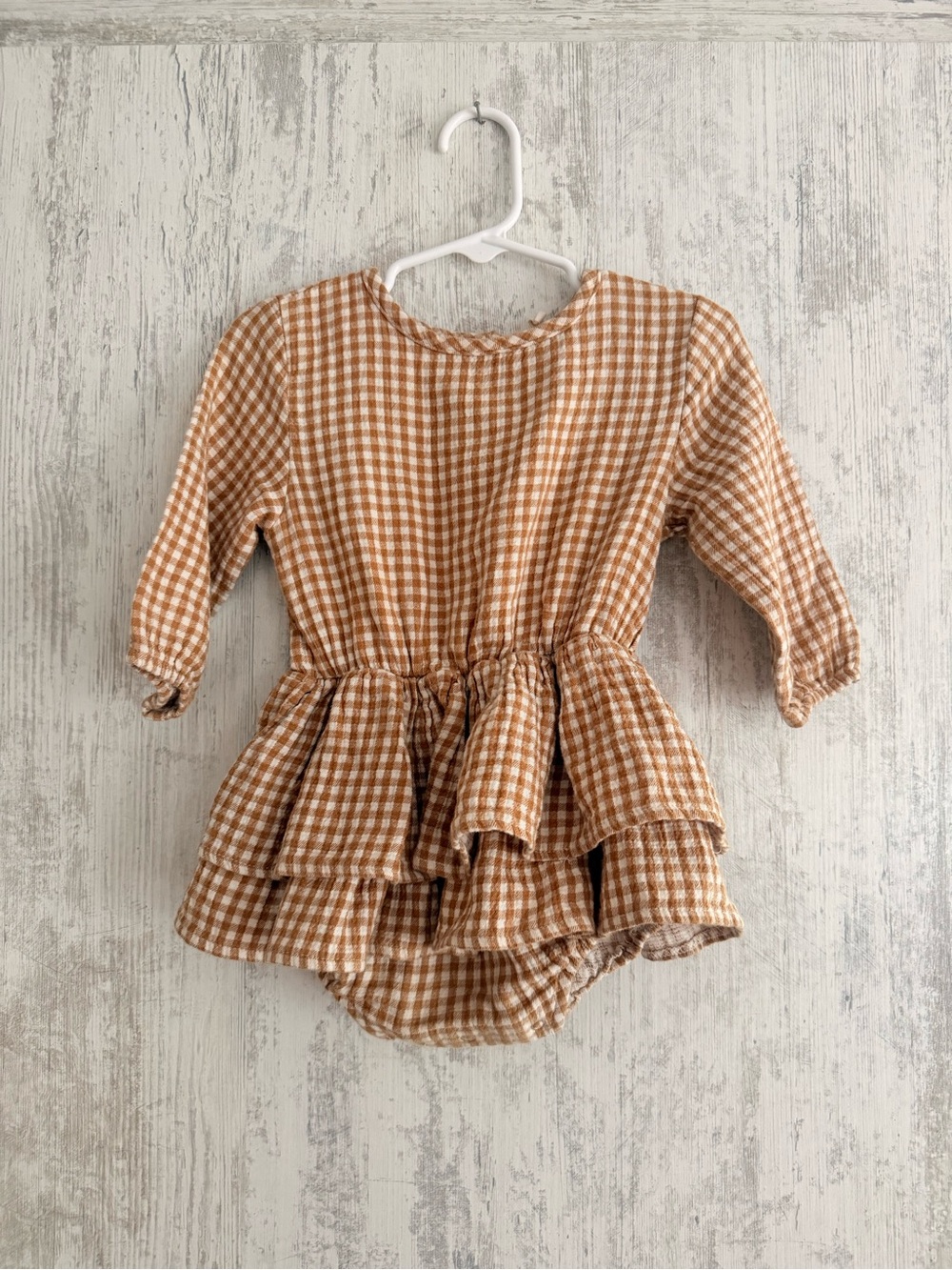 Quincy Mae Rosie Romper- Tan & White